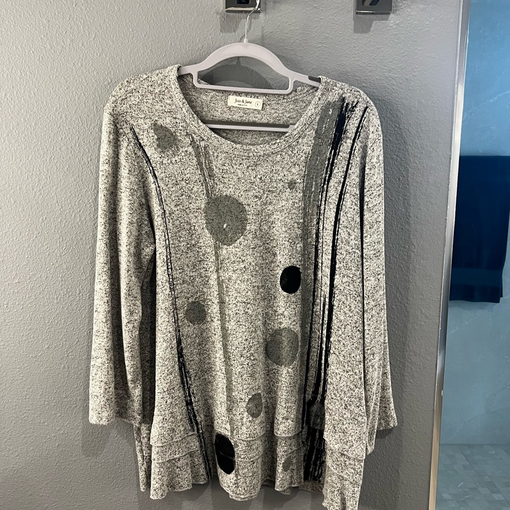 Lightweight women’s sweater